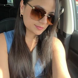 Meet your Posher, Carolina estefania